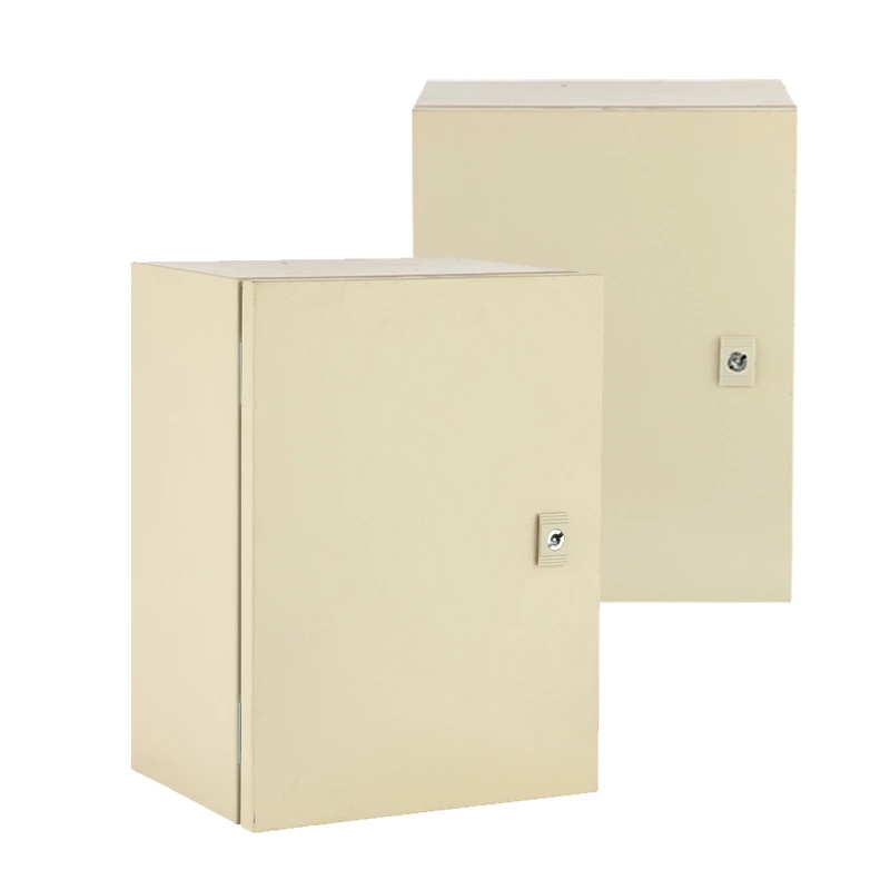 Boîte électrique avec ouvertures prédécoupées pour faciliter l'entrée des conduits