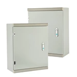 Boîtier étanche pour les installations électriques des quais de bateaux