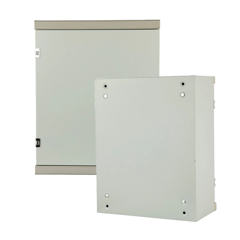 Boîte électrique avec ouvertures prédécoupées sur tous les côtés