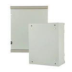 Boîte électrique avec ouvertures prédécoupées sur tous les côtés