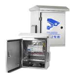 Boîtier de surveillance extérieur avec trous de fixation